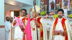 A liturgy at St. Mary’s Syro-Malabar Major Archiepiscopal Church, Arakuzha, India. | Achayan via Wikimedia (CC BY-SA 4.0).