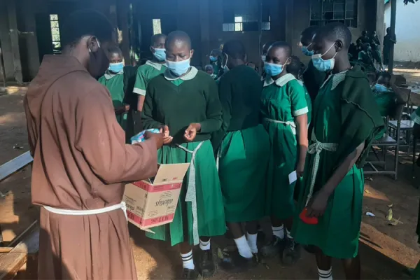 Fr. Stephen Otieno Makagutu donating sanitary towels to girls at St. Dominic Kianja Primary School within the Archdiocese of Kisumu
Credit: Fr Stephen Otieno Makagutu