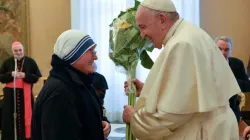 Pope Francis celebrated his 86th birthday with the Missionaries of Charity, honoring three people who care for “the poorest of the poor” with the Mother Teresa Award on Dec. 17, 2022. | Vatican Media