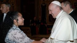 Ms. Dominique Yon with Pope Francis / Dominique Yon