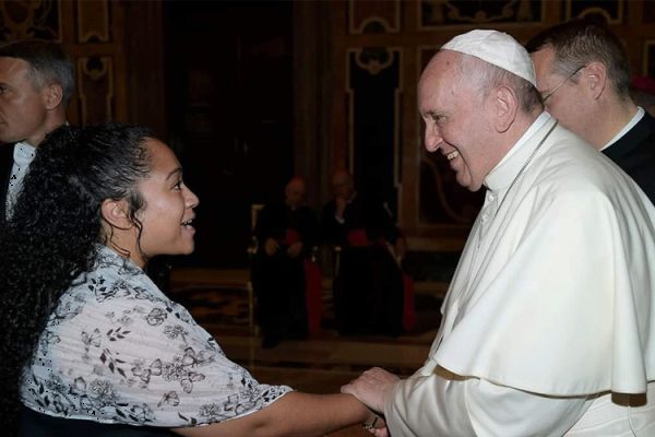 Ms. Dominique Yon with Pope Francis / Dominique Yon