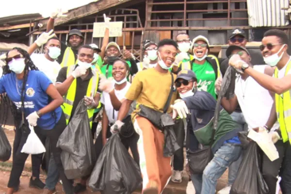 Members of Catholic Youth Organisation of Nigeria (CYON)  of the Catholic Archdiocese of Abuja during the sensitization campaign against plastic pollution to mitigate climate change. Credit: ACI Africa
