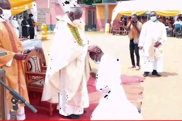 Bishop Emeritus Anthony Kwami Adanuty of Keta-Akatsi laying hands on one of the Deacons he ordained a Priests for the Diocese at the St. Francis of Assisi Parish at Anloga in the Volta Region of Ghana on Saturday, October 17, 2020. / Keta-Akatsi DEPSOCOM.