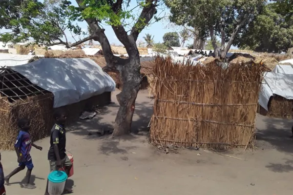 Children walk outside houses at a refugee camp in Pemba/ Credit: Denis Hurley Peace Institute