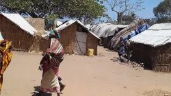 Women and children at a camp in Pemba / Denis Hurley Peace Institute of the Southern African Catholic Bishops Conference.