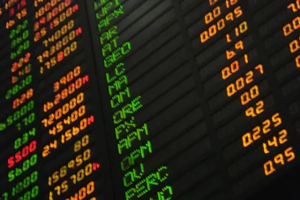 Phillippine stock market board/ Katrina.Tuliao via Wikimedia (CC BY 2.0).
