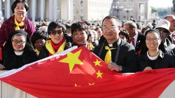 Chinese pilgrims attend the general audience in St. Peter's Square, Oct. 12, 2016. / Credit: Daniel Ibanez/CNA