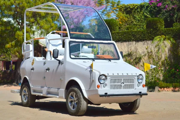 Popemobile made in Madagascar for Pope Francis by the company Karenjy / Twitter.com/KarenjyOfficial