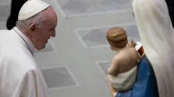 Pope Francis with a statue of the Virgin and Child. Daniel Ibáñez/CNA.