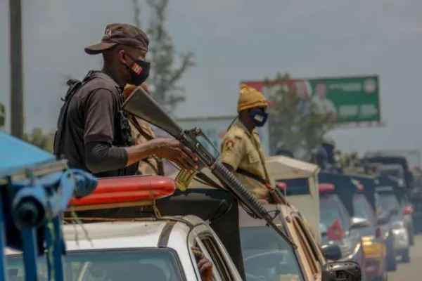 Nigerian security operatives during a military operation. / Oluwafemi Dawodu/Shutterstock