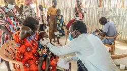 Families receive food, medicine in camp for internally displaced in South Sudan. Credit: Salesian Missions