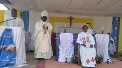 Archbishop George Desmond Tambala installs Fr. Regis Kamela of the Archdiocese of the Archdiocese of Lilongwe as the first parish Priest of St. Anthony of Padua Area 25. Credit: ECM