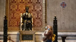 The bronze statue of St. Peter inside St. Peter’s Basilica. Daniel Ibáñez/CNA.