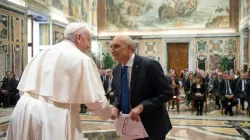 Pope Francis meets participants in a congress promoted by the Italian Society of Hospital Pharmacy and Pharmaceutical Services of Health Authorities at the Vatican, Oct. 14, 2021./ Vatican Media.