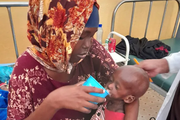 Mother of two, Fatuma Ganun Mohamed, cradles her infant son Abdikan who was recently admitted to a Trócaire supported stabilisaiton centre suffering from severe malnutrition. Credit: Trócaire