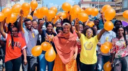 Members of the Yellow Ribbon campaign in Sierra Leone. Credit: Trócaire/Yellow Ribbon campaign