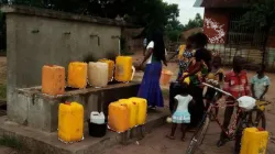 Inhabitants of Tshumbe fetching water from the potable water supply system donated by the Catholic Relief Services (CRS).
