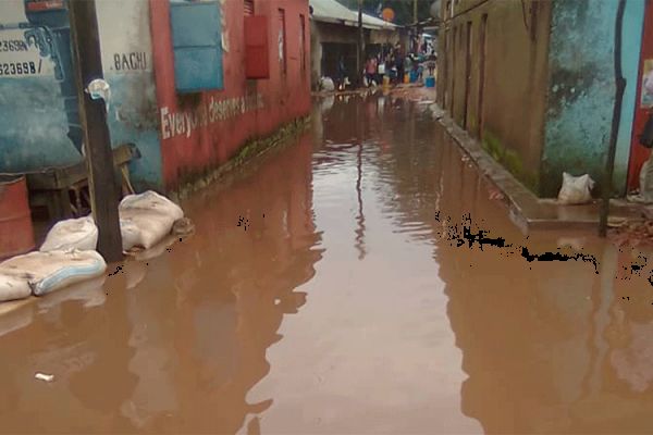 Several Islands in Uganda flooded after Lake Victoria overflowed its banks. The inhabitants had to be evacuated. / Swim Safe/Malteser International