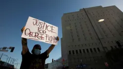 A protester demonstrates after the death of George Floyd / Matt Gush / Shutterstock