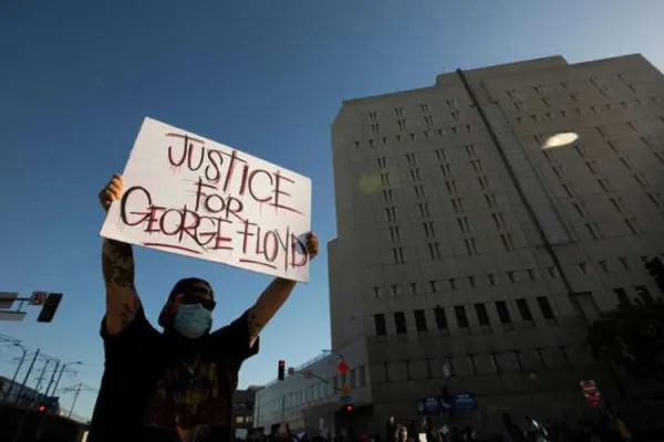 A protester demonstrates after the death of George Floyd / Matt Gush / Shutterstock