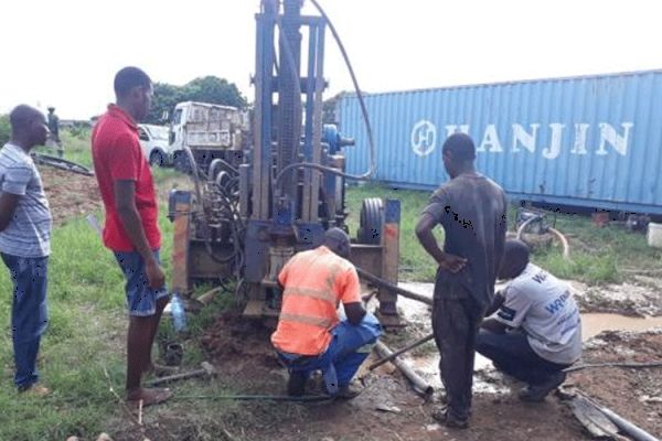 Salesian Missionaries in Luís Cabral neighborhood of Maputo offer a new borewell for water access thanks to Salesian Missions ‘Clean Water Initiative’ / Salesian Missions